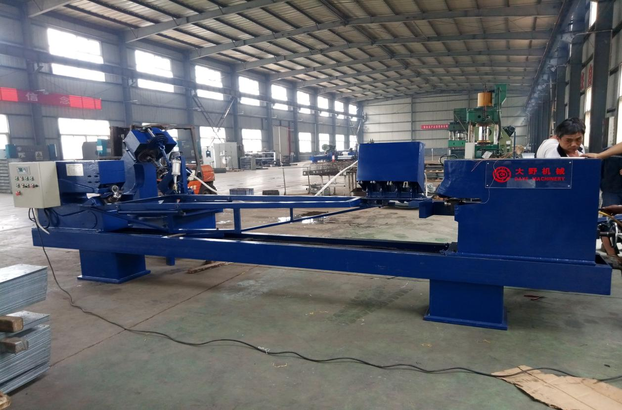 新鄉(xiāng)市大野機(jī)械制造有限公司對(duì)料塔扇形彎邊機(jī)的開發(fā)研制，升級(jí)換代的變化。